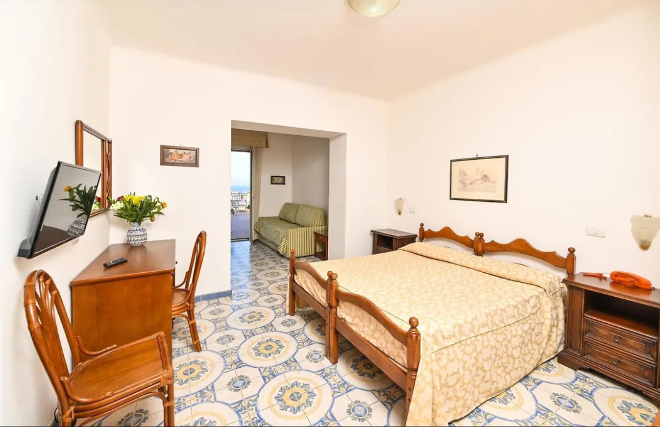 Agosto Lastminute Ischia Hotel Tramonto d’Oro Forio: mare, terme, benessere e massaggi in offerta